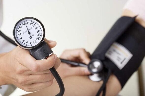고혈압이 있는 경우 수분 다이어트는 금지됩니다. 